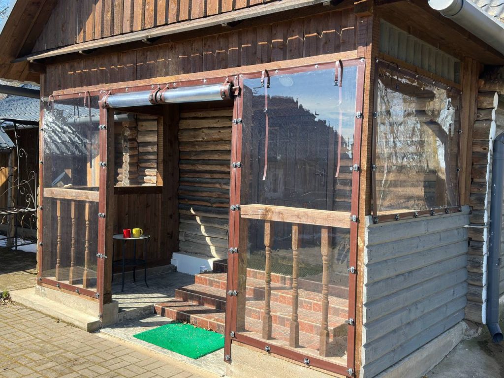 Мягкие окна с креплением на ремешок